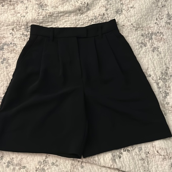 Aritzia Wilfred black dress shorts - Picture 1 of 3